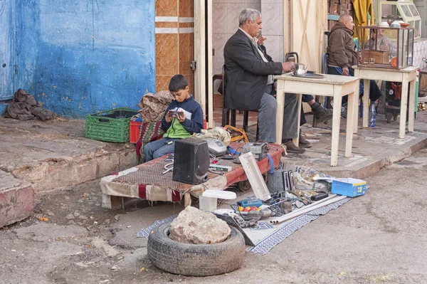 Meknes Morocco Fevereiro 2017 Pessoas Não Identificadas Que Trabalham Rua — Fotografia de Stock