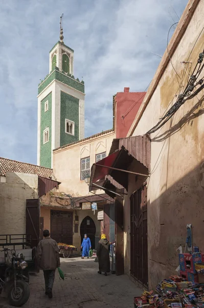 梅德萨清真寺是摩洛哥梅克内斯的一座伊斯兰学校 梅德萨清真寺被认为是马里尼德建筑的典范 位于梅克内斯 — 图库照片