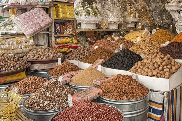 Fes, Fas'ta bir markette kurutulmuş meyveler (çarşı). Pazar şehrin en önemli konumlar biridir.