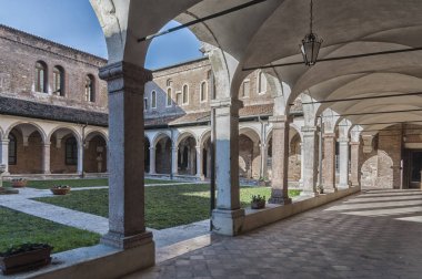 San Lorenzo Kilisesi Manastırı (tempio San Lorenzo), Vicenza'da katolik bir ibadet yeri, Gotik tarzda inşa - Vicenza, İtalya