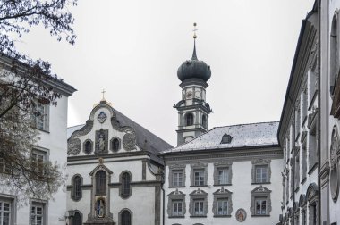 Ognissanti Kilisesi, cizvitler eski Kilisesi (Cizvitenkirche), Tirol Hall Stiftsplatz üzerinde 1571 yılında Sipariş tarafından kurulan, Avusturya