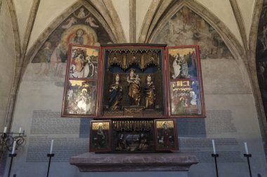 St Magdalena Şapeli 15 yüzyıldan görkemli geç Gotik ahşap sunak, bugün bir savaş anıt şapel - Tyrol Avusturya Salonu