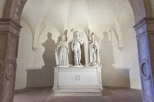 Vicenza, İtalya - 29 Aralık 2018: Chiesa di Santa Corona Mahzeni, Vicenza - İtalya