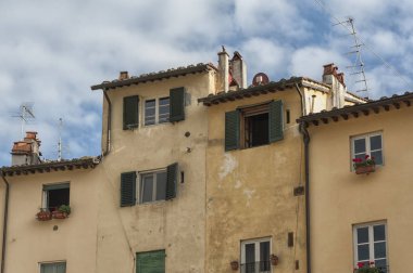 Lucca (Toskana, İtalya), Piazza Amfitiyatrosu olarak bilinen ünlü ortaçağ meydanı