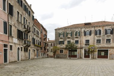 Venedik, İtalya - 18 Nisan 2009: Pitoresk ve romantik Venedik şehrinin ayrıntıları (Venezia), İtalya