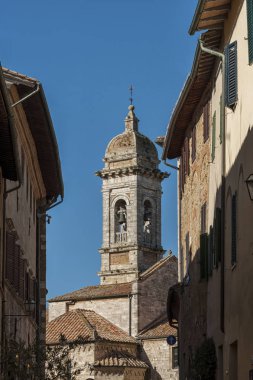 San Quirico D'Orcia, İtalya - 30 Ekim 2016 - Toskana'daki Ortaçağ Katolik Kilisesi, St. Quirico D'Orcia Koleji Kilisesi (Siena, İtalya)