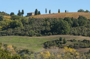 Sant Antimo Romanesk Manastırı çevresindeki manzara Montalcino, Toskana komün eski bir Benedictine manastır