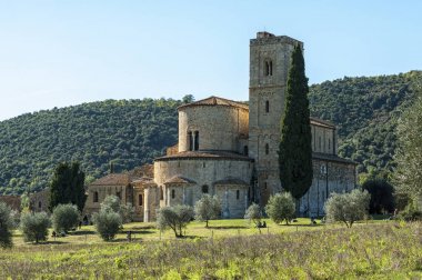 Sant Antimo Romanesk Manastırı Montalcino, Toskana komün eski bir Benedictine manastır