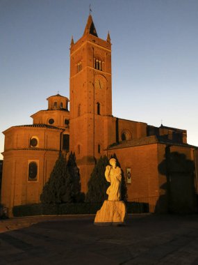 Val D'Orcia, Toskana-İtalya, 31 Ekim 2016: Monte Oliveto Maggiore Manastırı, İtalya'nın Toskana bölgesinde büyük bir Benedictine manastırıdır..
