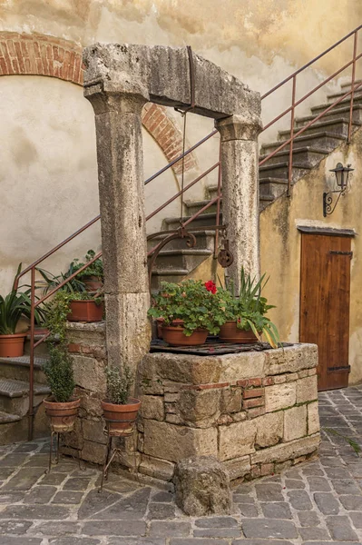 San Quirico Orcia Włochy Października 2016 Malowniczy Tradycyjny Włoski Dziedziniec — Zdjęcie stockowe