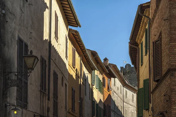 Montalcino Tuscânia Itália Outubro 2016 Rua Estreita Centro Histórico Cidade — Fotografia de Stock