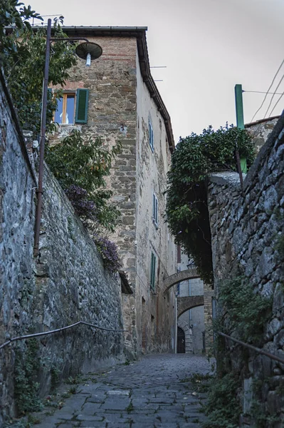 Montalcino Toscana Italia Ottobre 2016 Strada Stretta Nel Centro Storico — Foto Stock