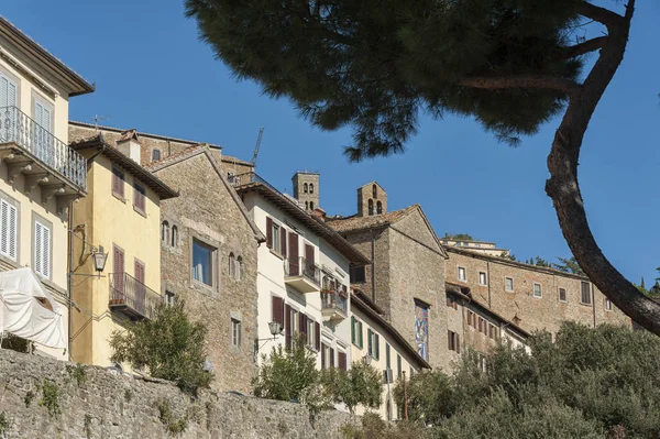 이탈리아 토스카나의 매혹적인 코르토나의 아름다운 그것은 거리의 에트루리아 마을입니다 — 스톡 사진
