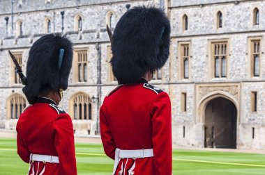 Windsor, Ingiltere-Mayıs, 24 2018: Windsor Castle Muhafızların değiştirilmesi, Ingiliz Kraliyet ailesi Windsor 'da Berkshire, Ingiltere 'de Ingilizce ilçesinde ikamet