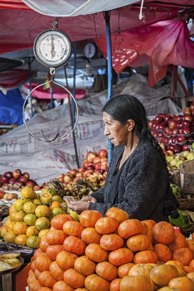 Сукре Боливия Августа 2017 Года Неизвестные Боливийские Продавцы Овощей Фруктов — стоковое фото