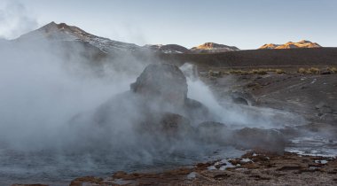El Tatio Gayzerler, San Pedro de Atacama Plato yakın güney yarımküresinde en büyük Gayzerler, Calama, Antofagasta-Şili