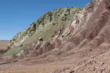 Gökkuşağı Vadisi (Valle Arcoiris), Şili'deki Atacama Çölü'nde. Domeyko dağlarının mineral zengin kayalar vadi çeşitli renkler vermek