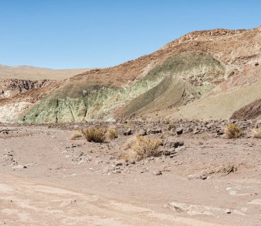 Gökkuşağı Vadisi (Valle Arcoiris), Şili'deki Atacama Çölü'nde. Domeyko dağlarının mineral zengin kayalar vadi çeşitli renkler vermek