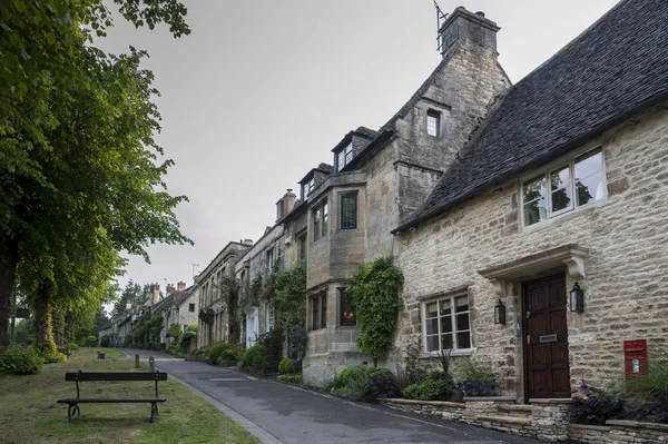 Caratteristici Cottage Romantici Pietra Cotswold Sulla Collina Nell Incantevole Villaggio — Foto Stock