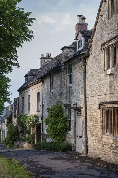 Caratteristici Cottage Romantici Pietra Cotswold Sulla Collina Nell Incantevole Villaggio — Foto Stock