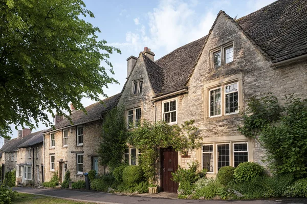 Caratteristici Cottage Romantici Pietra Cotswold Sulla Collina Nell Incantevole Villaggio — Foto Stock