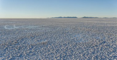 Colchani yakınlarındaki Salar de Uyuni. Dünya Unesco Dünya Mirası Listesi'ndeki en büyük tuz düzüdür - Altiplano, Bolivya