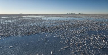 Colchani yakınlarındaki Salar de Uyuni. Dünya Unesco Dünya Mirası Listesi'ndeki en büyük tuz düzüdür - Altiplano, Bolivya