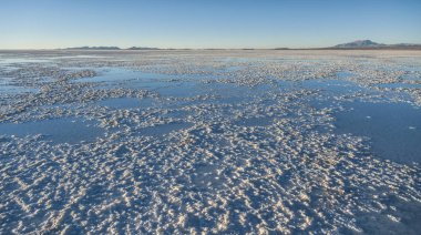 Colchani yakınlarındaki Salar de Uyuni. Dünya Unesco Dünya Mirası Listesi'ndeki en büyük tuz düzüdür - Altiplano, Bolivya
