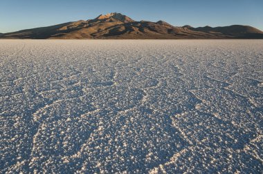 Dünyanın en büyük tuz düz, Bolivya Salar de Uyuni, gün doğumunda fotoğraflandı - Güney Amerika