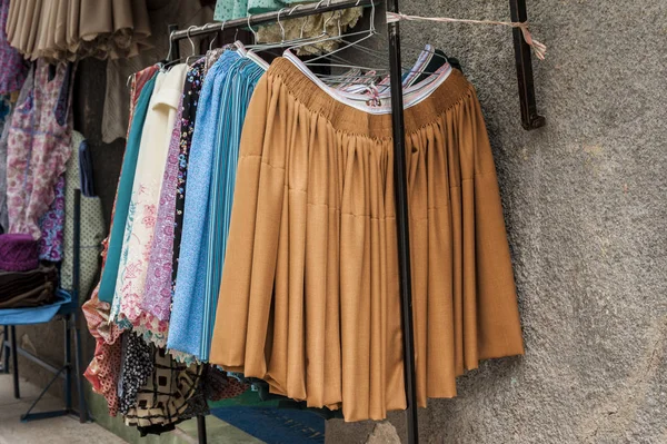 Tipik bolivya etekleri ve yerel elbiseler, Copacabana - Bolivya