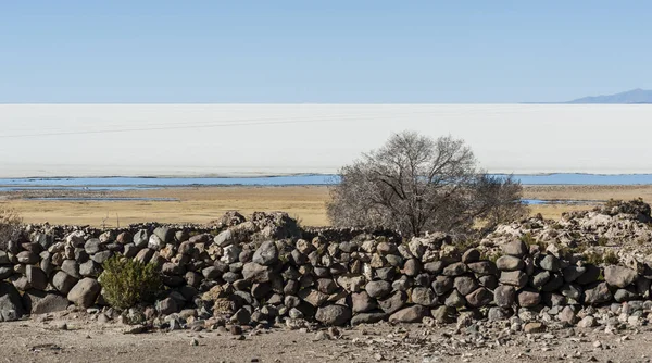 Una Parete Rocciosa Tahua Piccolo Villaggio Vicino Salar Uyuni Vulcano — Foto Stock