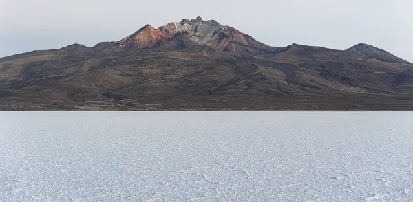 Dünyanın en büyük tuz düz, Bolivya Salar de Uyuni, gün doğumunda fotoğraflandı - Güney Amerika