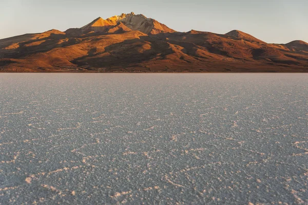 Dünyanın en büyük tuz düz, Bolivya Salar de Uyuni, gün doğumunda fotoğraflandı - Güney Amerika