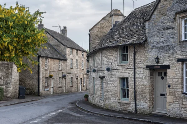 Northleach kasabasında güzel sokak, Gloucestershire, Cotswolds, İngiltere - İngiltere