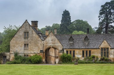 Stanway, İngiltere - 26 Mayıs 2018: Stanway Malikanesi Jacobean dönemi mimarisinde inşa edilmiş 1630 yılında sarı taş, Stanway Cotswold köyünde, Gloucestershire, Cotswolds, İngiltere   