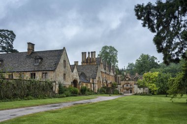 Stanway, İngiltere - 26 Mayıs 2018: Stanway Malikanesi Jacobean dönemi mimarisinde inşa edilmiş 1630 yılında sarı taş, Stanway Cotswold köyünde, Gloucestershire, Cotswolds, İngiltere   