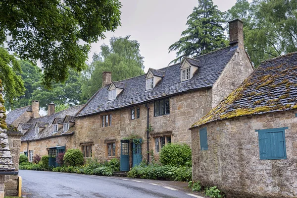 Snowshill Inglaterra Mayo 2018 Bonitas Cabañas Típicas Con Plantas Trepadoras — Foto de Stock