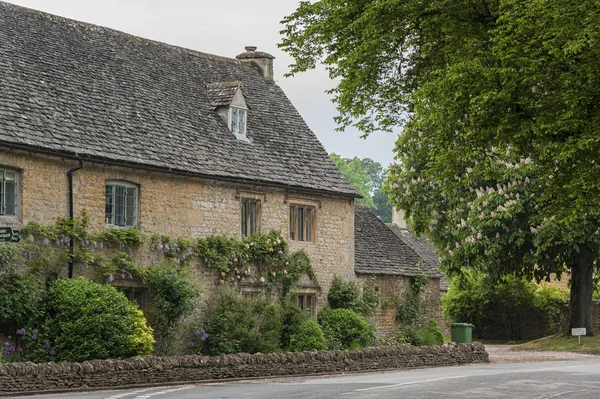 Lower Slaughter Cotswolds Gloucestershire Anglie Květen 2018 Typické Chalupy Řece — Stock fotografie