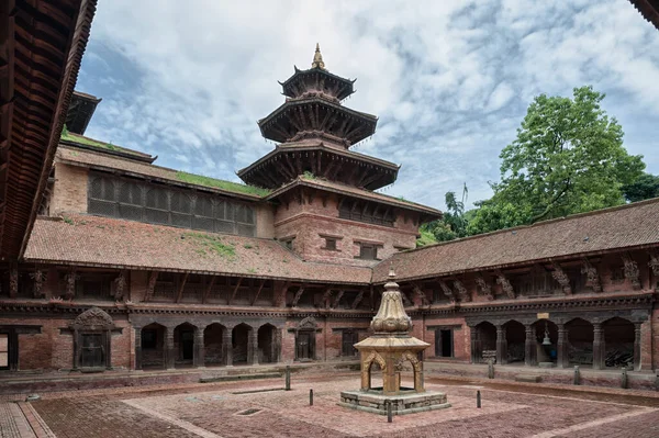 Patan Durbar SquareのPatan Royal Palace ComplexにあるMul Chowkのコートヤード Lalitpur Nepal — ストック写真