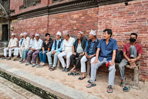 Patan Lalitpur Nepal August 2018 Oidentifierade Newari Äldre Män Sitter — Stockfoto