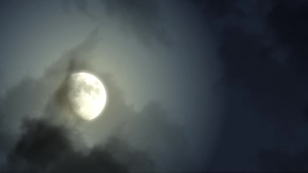 Pleine lune. Ciel nocturne. Moonshine. Lumière de Lune. 4K Contexte — Video