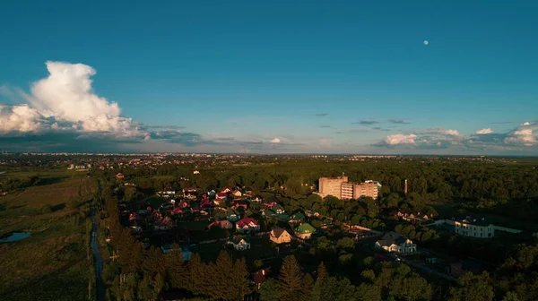 Блакитне Небо Пейзаж Міськими Хмарами Концепція Природи — стокове фото