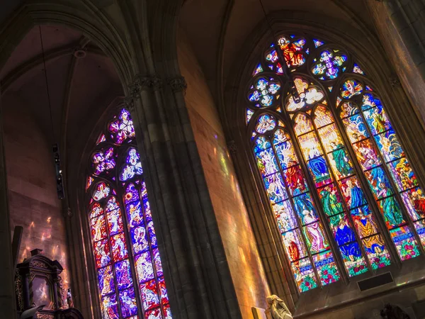 St. Vitus katedrali pencereleri — Stok fotoğraf