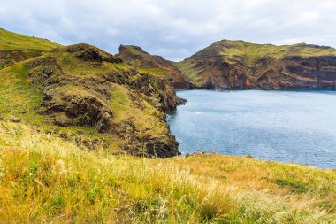 Portekiz, Madeira, kaba kıyı şeridi Panoraması doğa rezerv Ponta de Sao Lourenco, yarımadanın doğu kıyısında