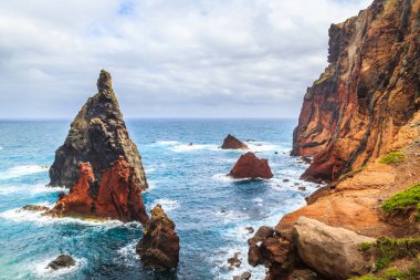 Portekiz, Madeira, kaba kıyı şeridi Panoraması doğa rezerv Ponta de Sao Lourenco, yarımadanın doğu kıyısında