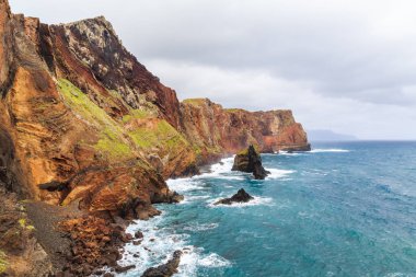Portekiz, Madeira, kaba kıyı şeridi Panoraması doğa rezerv Ponta de Sao Lourenco, yarımadanın doğu kıyısında