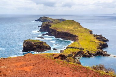Portekiz, Madeira, kaba kıyı şeridi Panoraması doğa rezerv Ponta de Sao Lourenco, yarımadanın doğu kıyısında