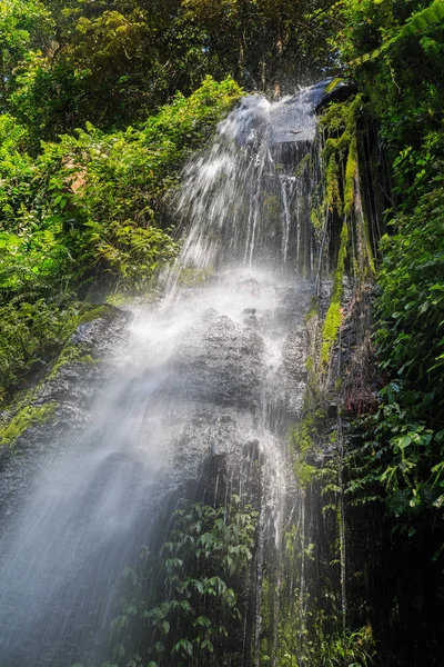 Garn Garn Vattenfall Indonesiska Lombok Solig Dag — Stockfoto