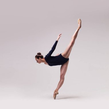 Güzel bale dansçısı.