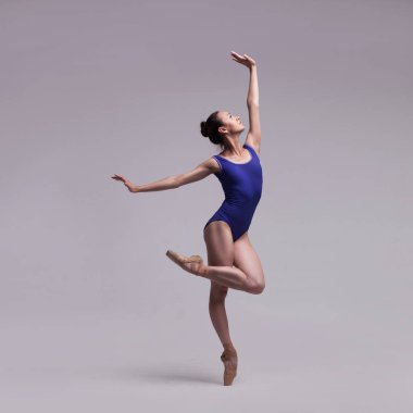 Güzel bale dansçısı.